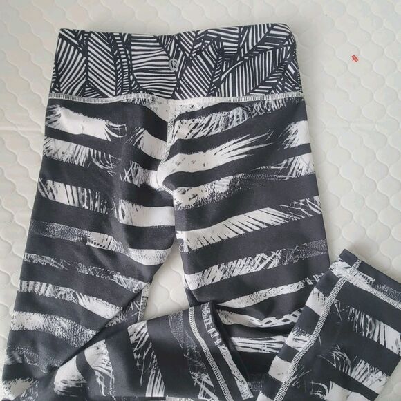 CLEARANCE!!!💥 Lululemon Wunder Under Crop II Size 2 Shady Palms Black Leggings - Picture 10 of 14